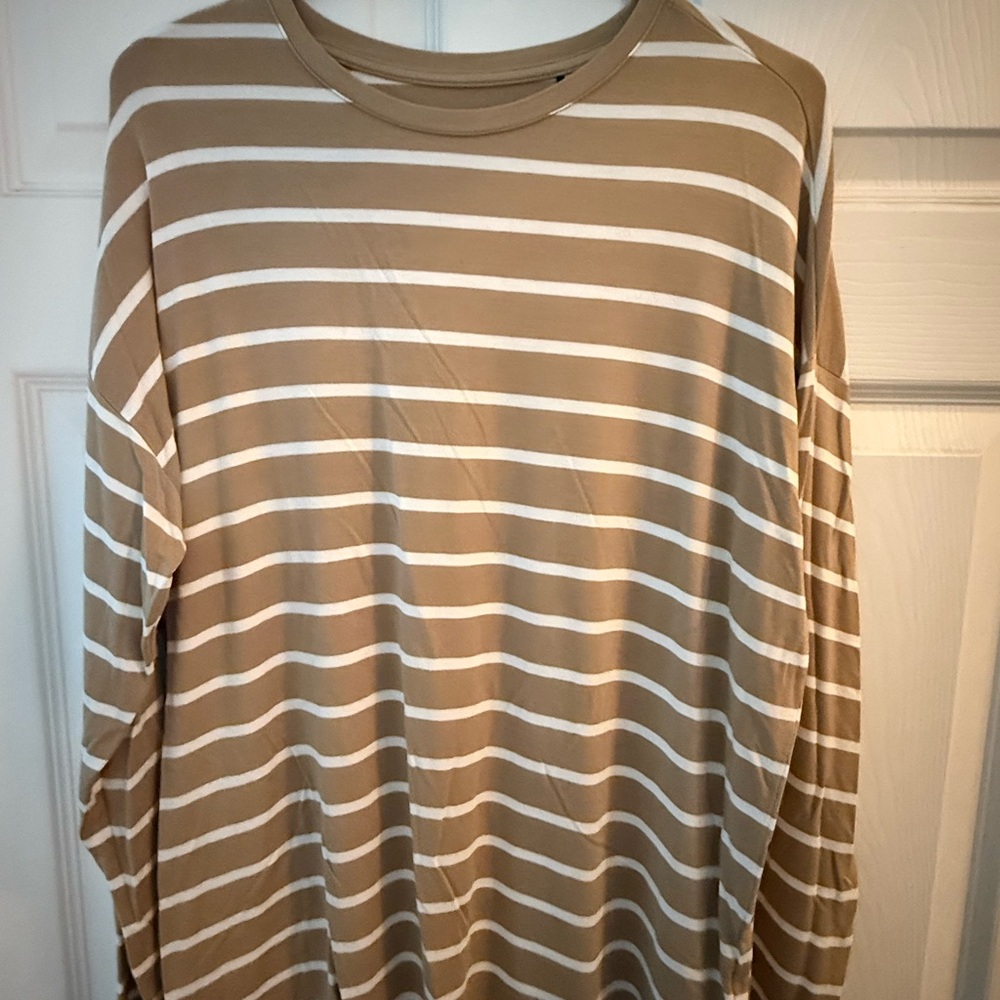 GAP Men's Beige and White Striped Long Sleeve Tee
